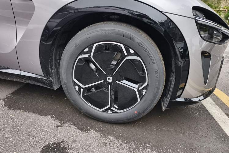 Used Xiaomi Auto YU7 2025 Ultra-Long Range All-Wheel Drive Pro Version Right Front Wheel Hub