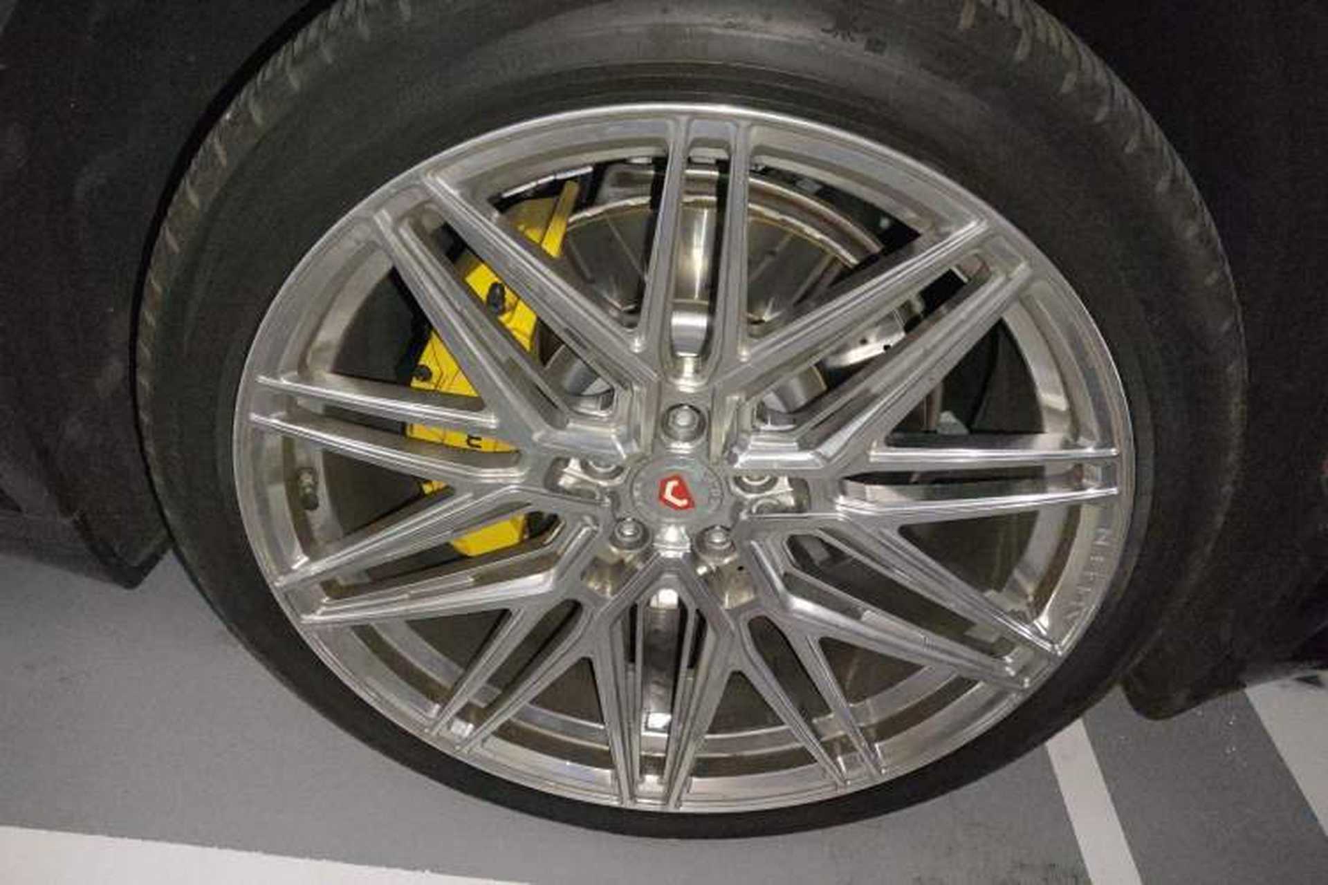Used Xiaomi Auto YU7 2025 Ultra-Long Range High-Performance All-Wheel-Drive Max Edition Right Front Wheel Hub