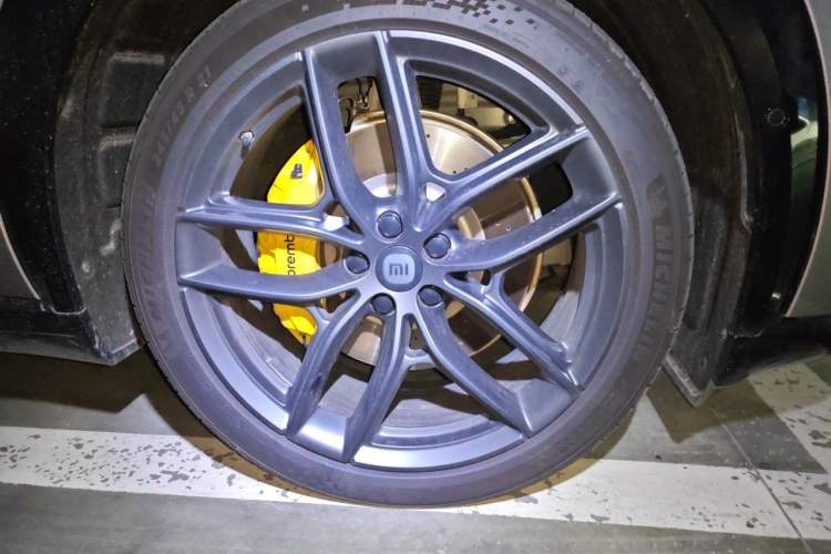 Used Xiaomi Auto YU7 2025 Ultra-Long Range High-Performance All-Wheel-Drive Max Edition Right Front Wheel Hub
