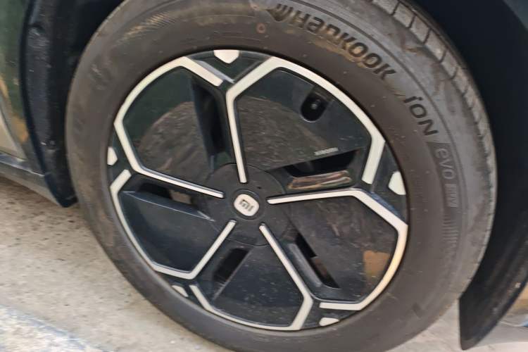 Used Xiaomi Auto YU7 2025 Ultra-Long Range Rear-Wheel Drive Version Right Front Wheel Hub