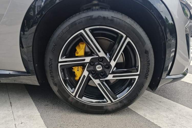 Used Xiaomi Auto YU7 2025 Ultra-Long Range Rear-Wheel Drive Version Right Front Wheel Hub