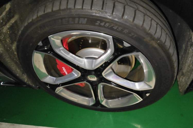 Used Xiaomi Auto YU7 2025 Ultra-Long Range High-Performance All-Wheel-Drive Max Edition Right Front Wheel Hub