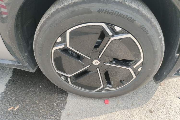 Used Xiaomi Auto YU7 2025 Ultra-Long Range Rear-Wheel Drive Version Right Front Wheel Hub