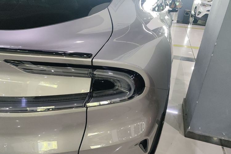 Used Xiaomi Auto YU7 2025 Ultra-Long Range High-Performance All-Wheel-Drive Max Edition Right Rear Taillight