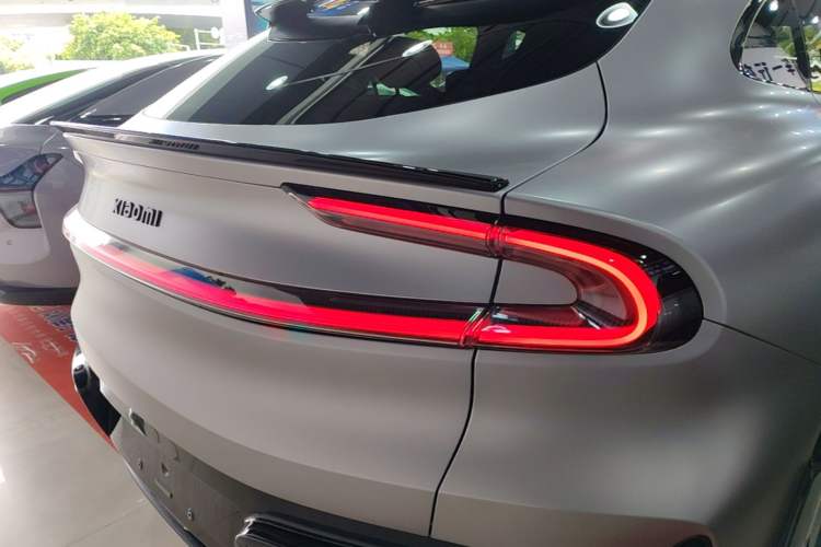 Used Xiaomi Auto YU7 2025 Ultra-Long Range All-Wheel Drive Pro Version Right Rear Taillight