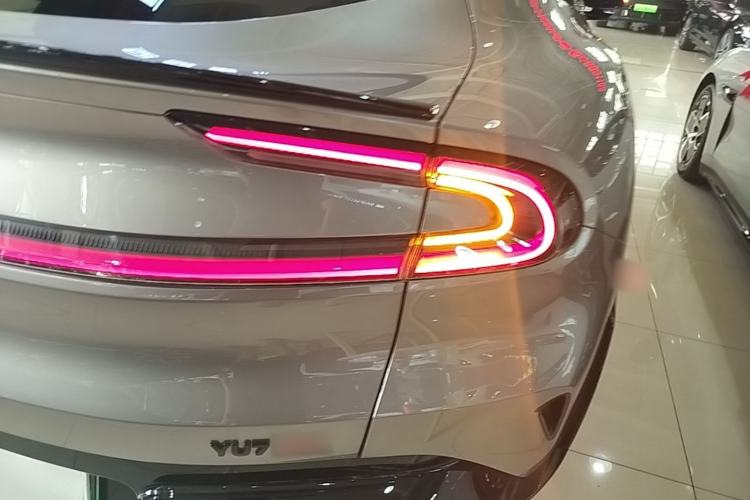 Used Xiaomi Auto YU7 2025 Ultra-Long Range High-Performance All-Wheel-Drive Max Edition Right Rear Taillight