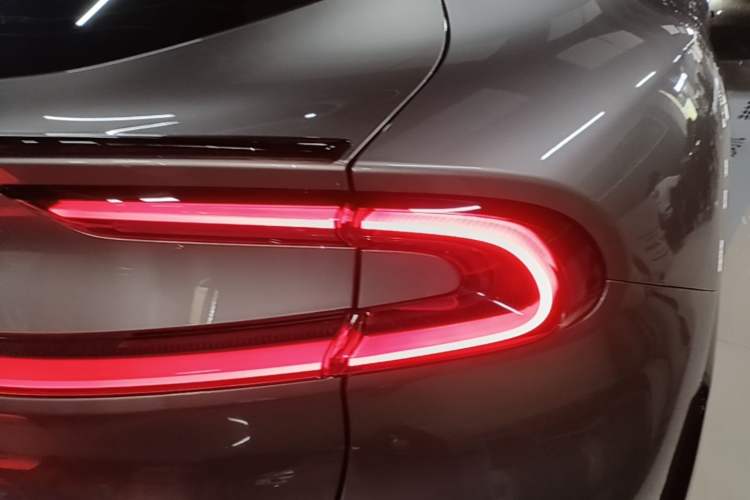Used Xiaomi Auto YU7 2025 Ultra-Long Range All-Wheel Drive Pro Version Right Rear Taillight