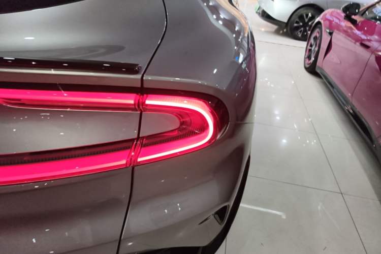 Used Xiaomi Auto YU7 2025 Ultra-Long Range High-Performance All-Wheel-Drive Max Edition Right Rear Taillight