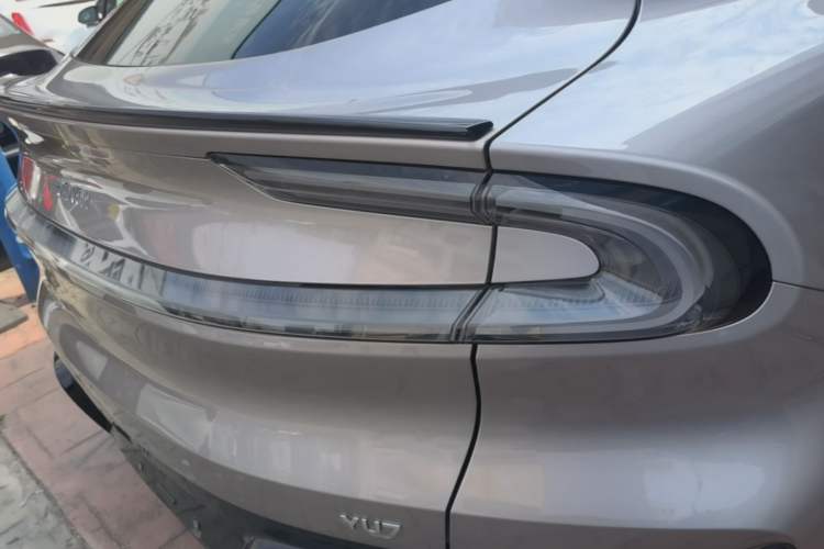 Used Xiaomi Auto YU7 2025 Ultra-Long Range Rear-Wheel Drive Version Right Rear Taillight