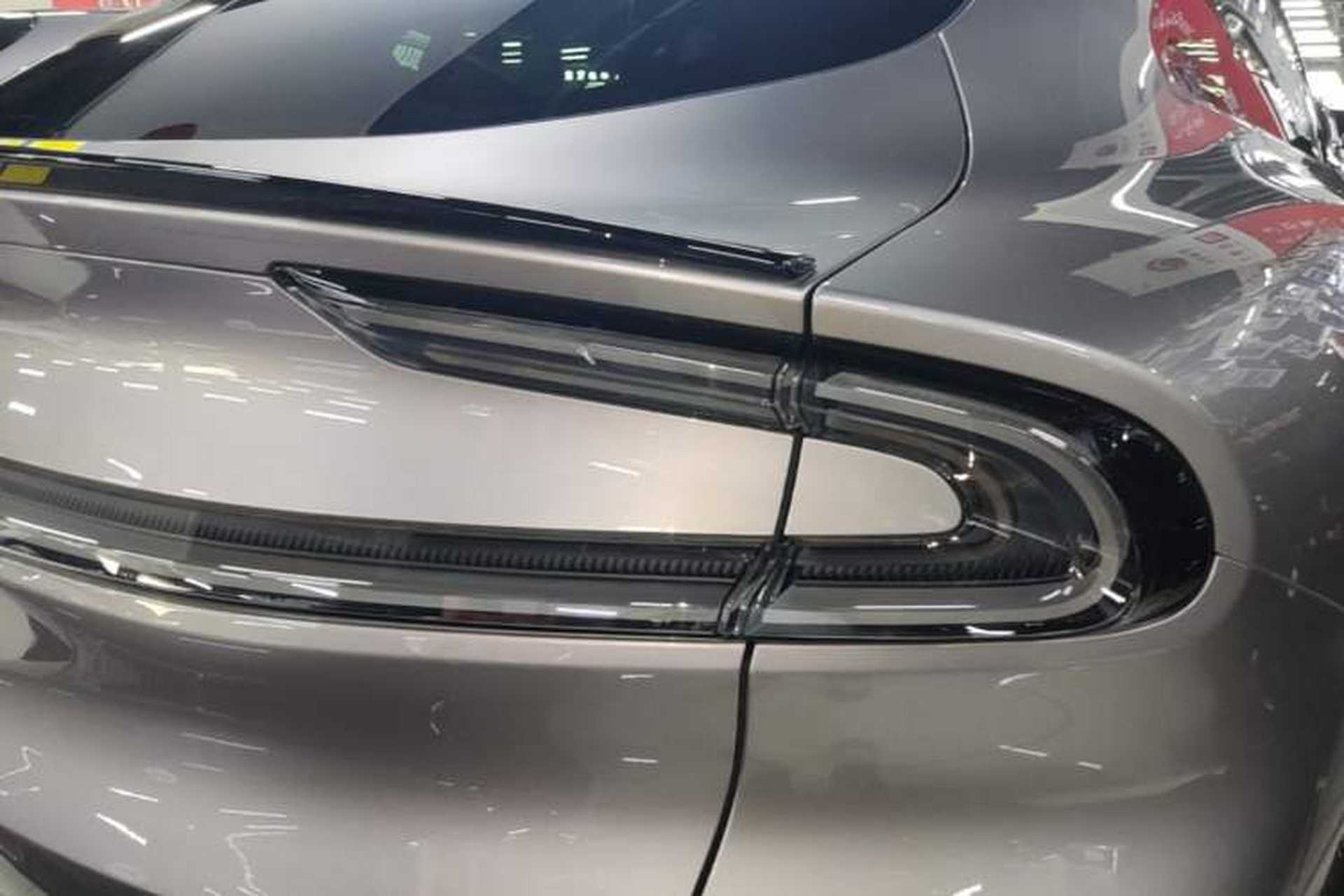 Used Xiaomi Auto YU7 2025 Ultra-Long Range Rear-Wheel Drive Version Right Rear Taillight