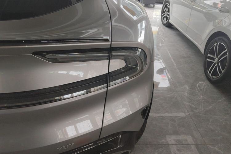 Used Xiaomi Auto YU7 2025 Ultra-Long Range High-Performance All-Wheel-Drive Max Edition Right Rear Taillight