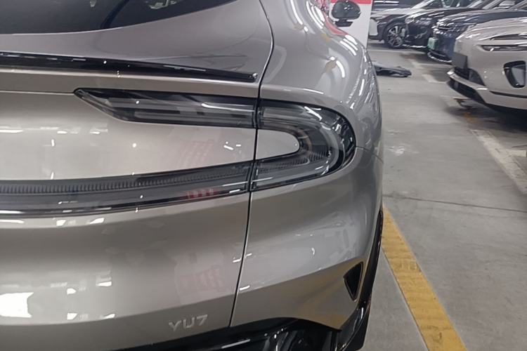 Used Xiaomi Auto YU7 2025 Ultra-Long Range Rear-Wheel Drive Version Right Rear Taillight