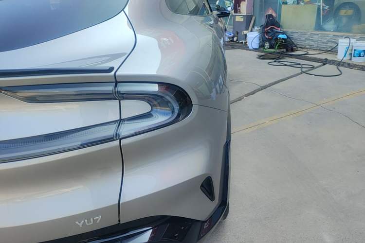 Used Xiaomi Auto YU7 2025 Ultra-Long Range Rear-Wheel Drive Version Right Rear Taillight