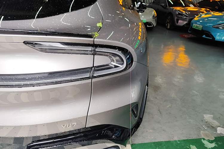 Used Xiaomi Auto YU7 2025 Ultra-Long Range All-Wheel Drive Pro Version Right Rear Taillight