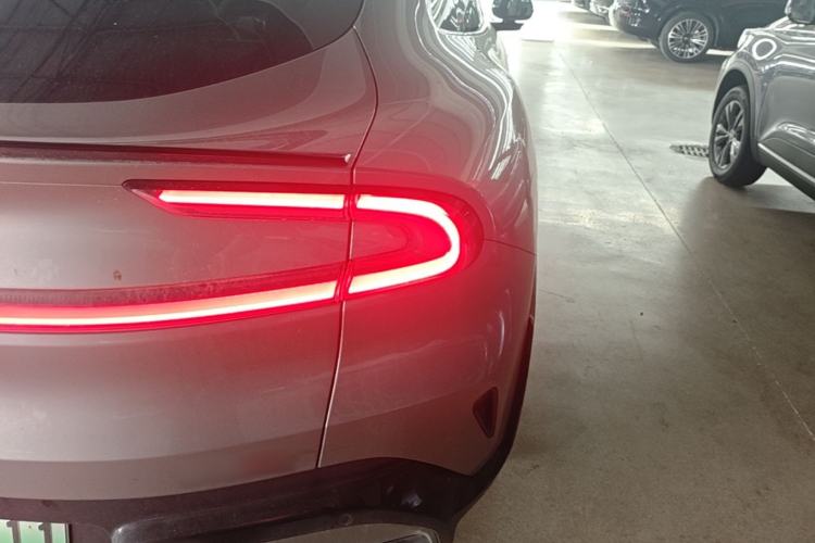 Used Xiaomi Auto YU7 2025 Ultra-Long Range High-Performance All-Wheel-Drive Max Edition Right Rear Taillight