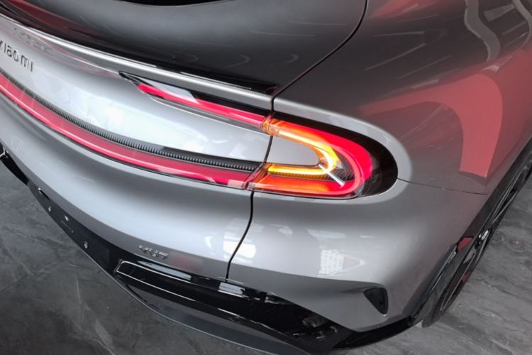 Used Xiaomi Auto YU7 2025 Ultra-Long Range High-Performance All-Wheel-Drive Max Edition Right Rear Taillight