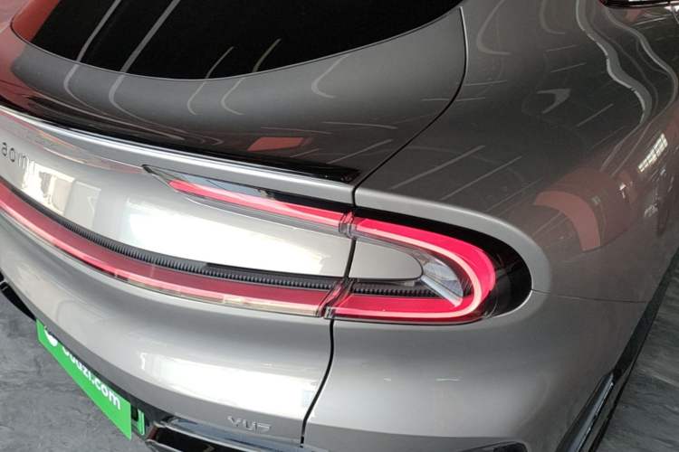 Used Xiaomi Auto YU7 2025 Ultra-Long Range All-Wheel Drive Pro Version Right Rear Taillight