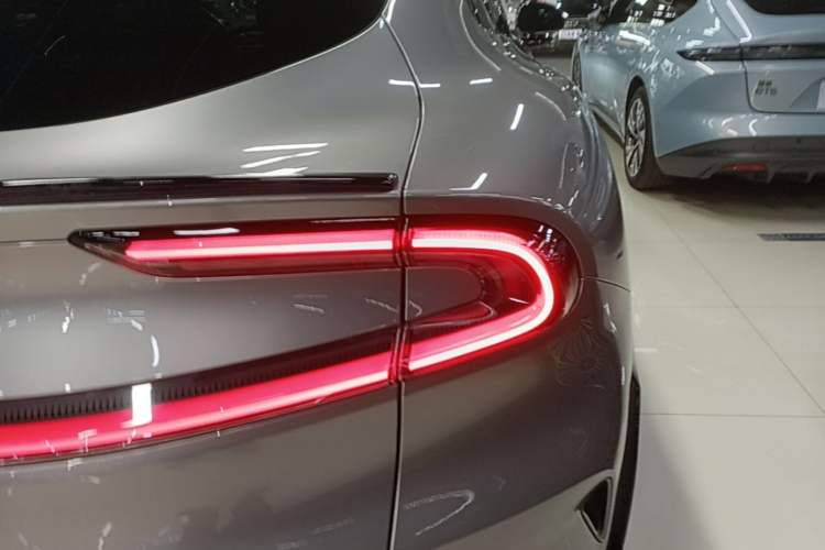 Used Xiaomi Auto YU7 2025 Ultra-Long Range All-Wheel Drive Pro Version Right Rear Taillight