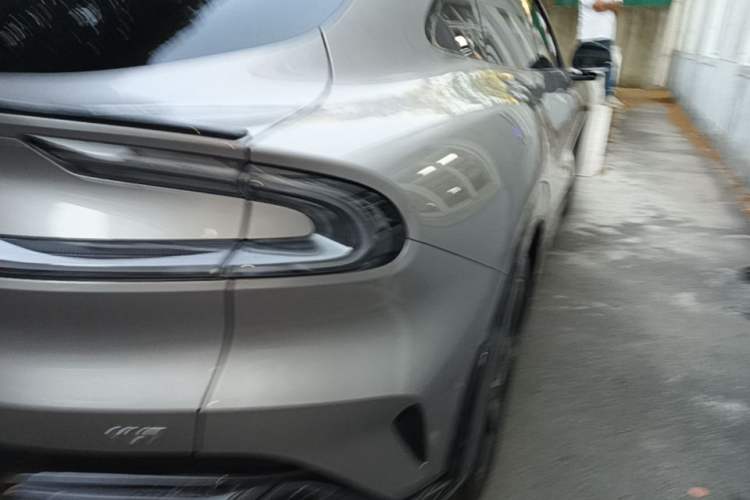 Used Xiaomi Auto YU7 2025 Ultra-Long Range All-Wheel Drive Pro Version Right Rear Taillight