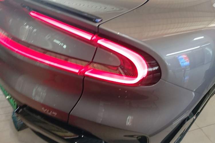 Used Xiaomi Auto YU7 2025 Ultra-Long Range Rear-Wheel Drive Version Right Rear Taillight