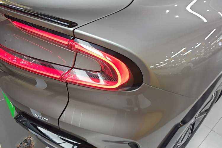 Used Xiaomi Auto YU7 2025 Ultra-Long Range Rear-Wheel Drive Version Right Rear Taillight