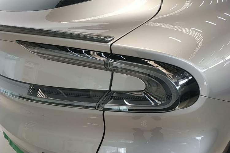 Used Xiaomi Auto YU7 2025 Ultra-Long Range High-Performance All-Wheel-Drive Max Edition Right Rear Taillight