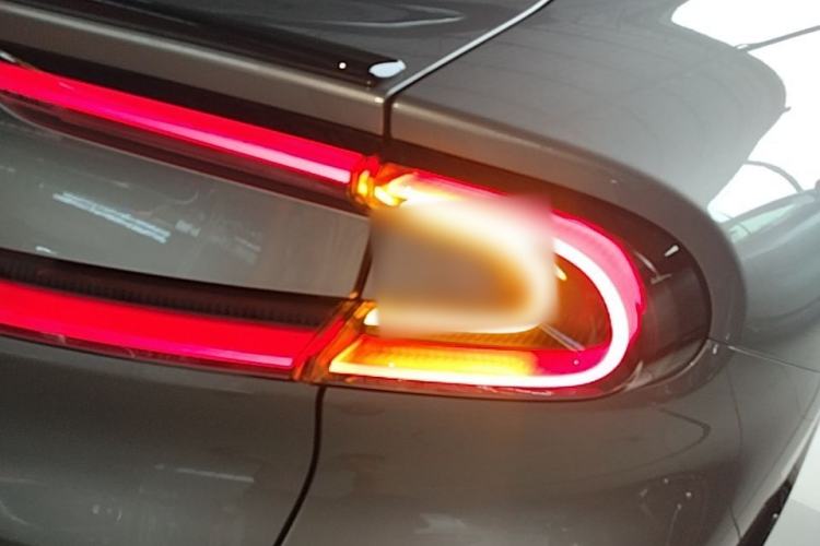 Used Xiaomi Auto YU7 2025 Ultra-Long Range All-Wheel Drive Pro Version Right Rear Taillight