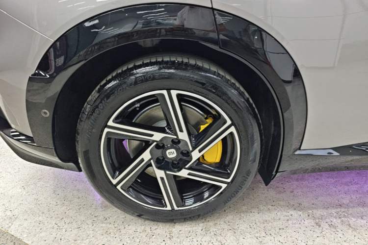Used Xiaomi Auto YU7 2025 Ultra-Long Range Rear-Wheel Drive Version Right Rear Wheel Hub