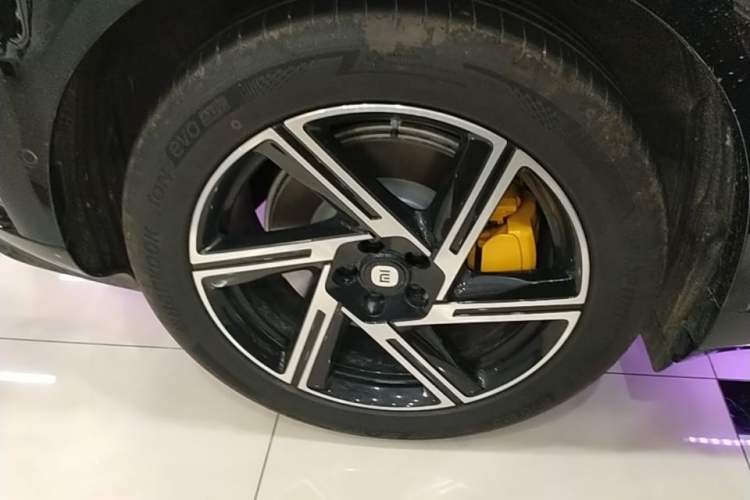 Used Xiaomi Auto YU7 2025 Ultra-Long Range Rear-Wheel Drive Version Right Rear Wheel Hub