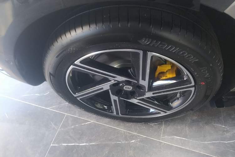 Used Xiaomi Auto YU7 2025 Ultra-Long Range Rear-Wheel Drive Version Right Rear Wheel Hub