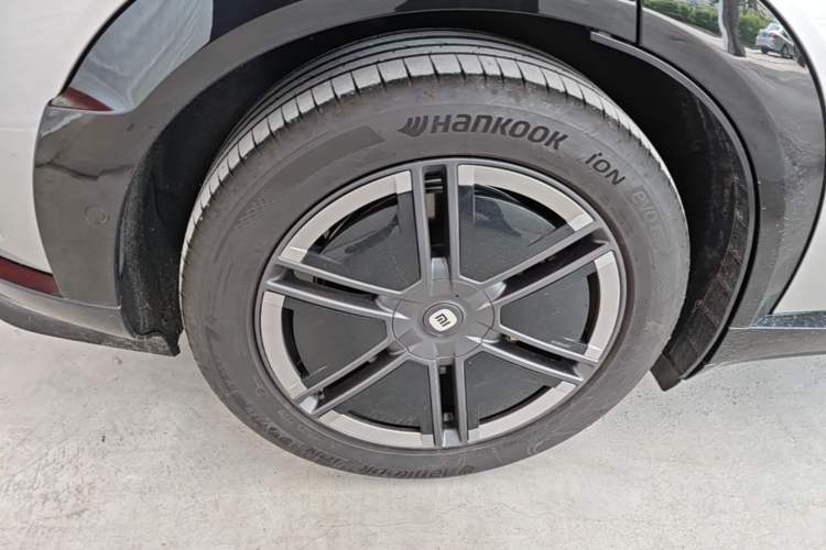 Used Xiaomi Auto YU7 2025 Ultra-Long Range Rear-Wheel Drive Version Right Rear Wheel Hub
