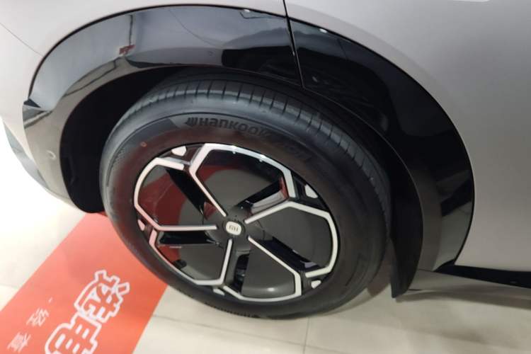 Used Xiaomi Auto YU7 2025 Ultra-Long Range All-Wheel Drive Pro Version Right Rear Wheel Hub