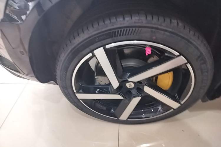 Used Xiaomi Auto YU7 2025 Ultra-Long Range High-Performance All-Wheel-Drive Max Edition Right Rear Wheel Hub