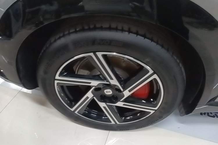 Used Xiaomi Auto YU7 2025 Ultra-Long Range All-Wheel Drive Pro Version Right Rear Wheel Hub