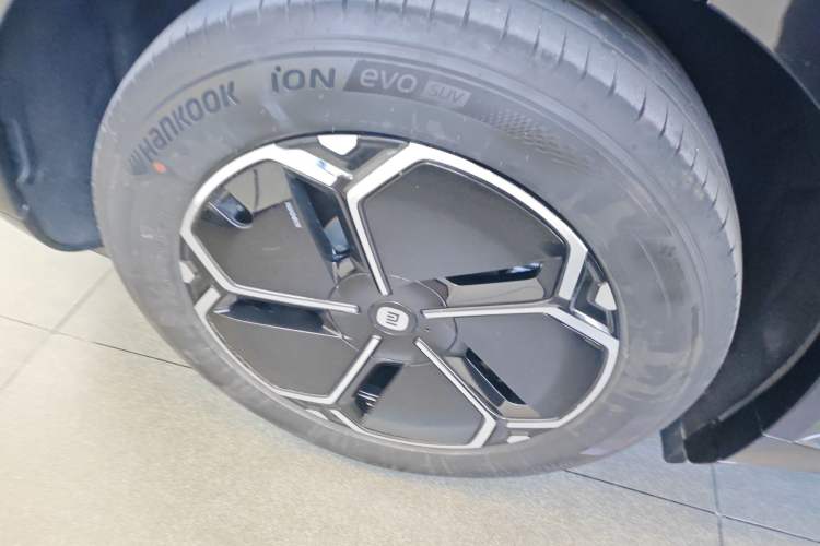 Used Xiaomi Auto YU7 2025 Ultra-Long Range All-Wheel Drive Pro Version Right Rear Wheel Hub