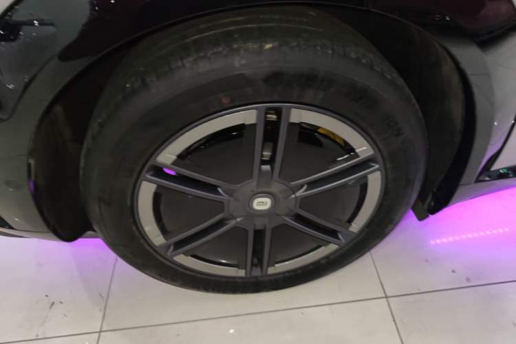 Used Xiaomi Auto YU7 2025 Ultra-Long Range High-Performance All-Wheel-Drive Max Edition Right Rear Wheel Hub