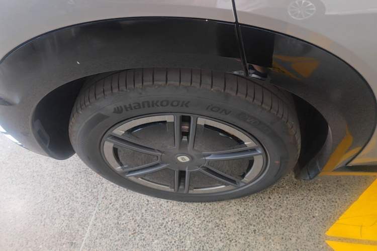 Used Xiaomi Auto YU7 2025 Ultra-Long Range Rear-Wheel Drive Version Right Rear Wheel Hub