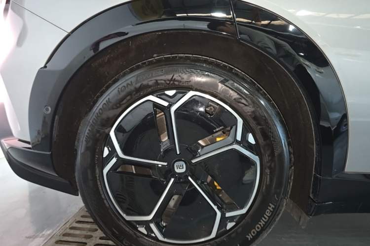 Used Xiaomi Auto YU7 2025 Ultra-Long Range High-Performance All-Wheel-Drive Max Edition Right Rear Wheel Hub