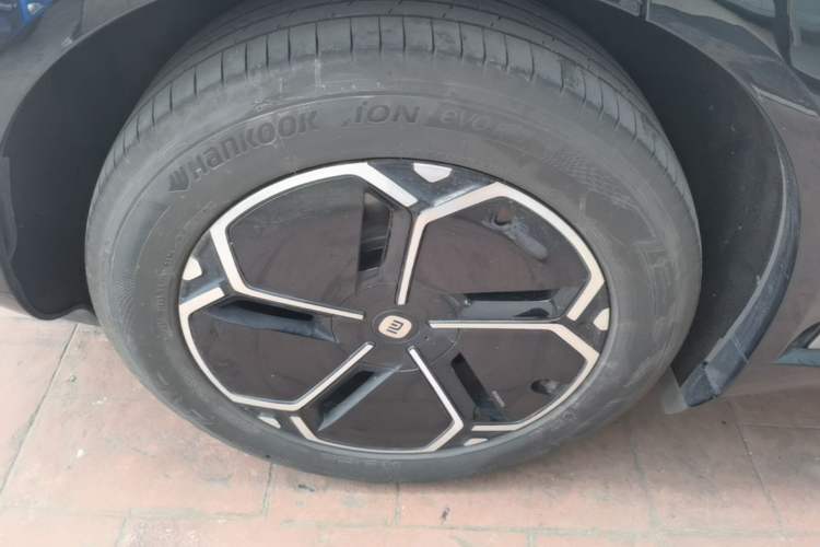 Used Xiaomi Auto YU7 2025 Ultra-Long Range Rear-Wheel Drive Version Right Rear Wheel Hub