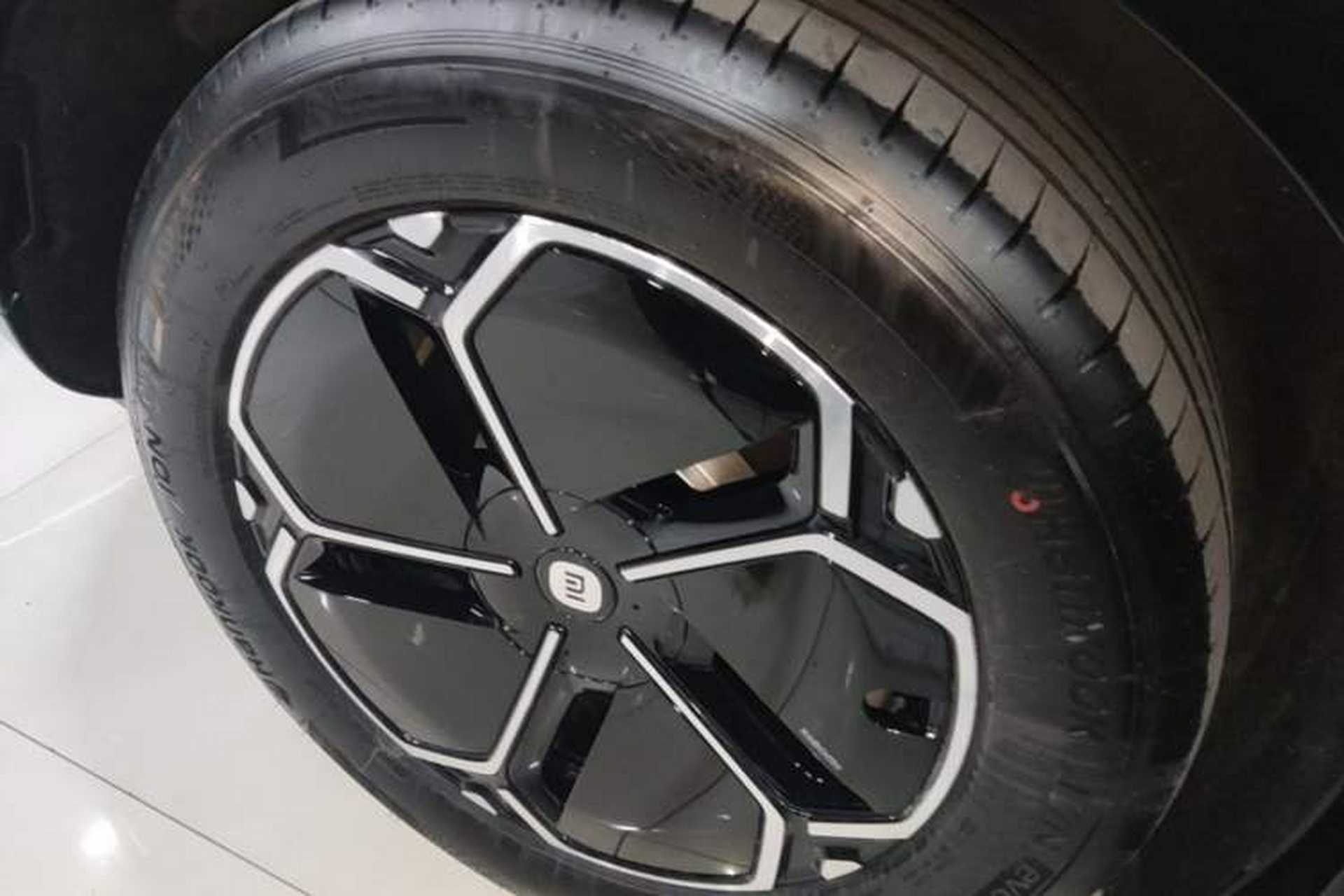 Used Xiaomi Auto YU7 2025 Ultra-Long Range Rear-Wheel Drive Version Right Rear Wheel Hub