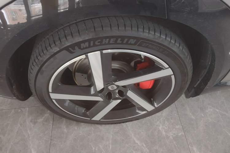 Used Xiaomi Auto YU7 2025 Ultra-Long Range High-Performance All-Wheel-Drive Max Edition Right Rear Wheel Hub