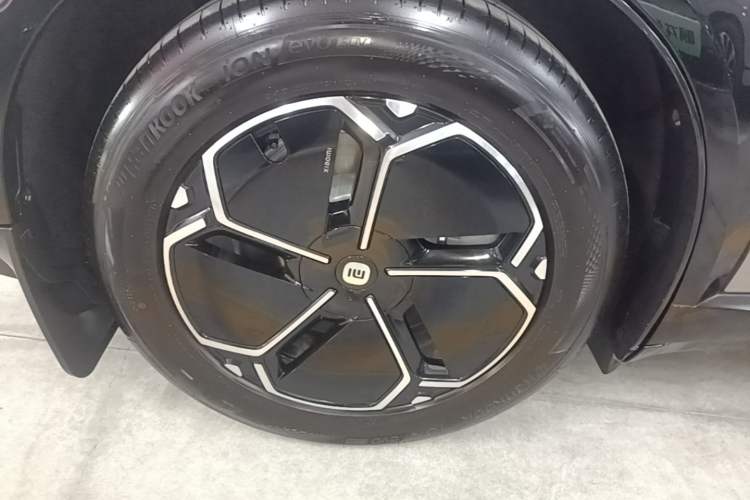 Used Xiaomi Auto YU7 2025 Ultra-Long Range Rear-Wheel Drive Version Right Rear Wheel Hub