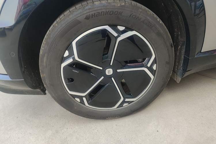 Used Xiaomi Auto YU7 2025 Ultra-Long Range Rear-Wheel Drive Version Right Rear Wheel Hub