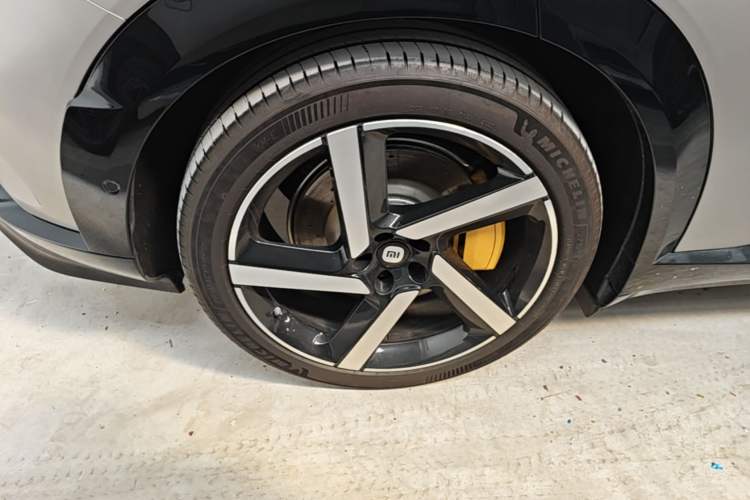 Used Xiaomi Auto YU7 2025 Ultra-Long Range High-Performance All-Wheel-Drive Max Edition Right Rear Wheel Hub