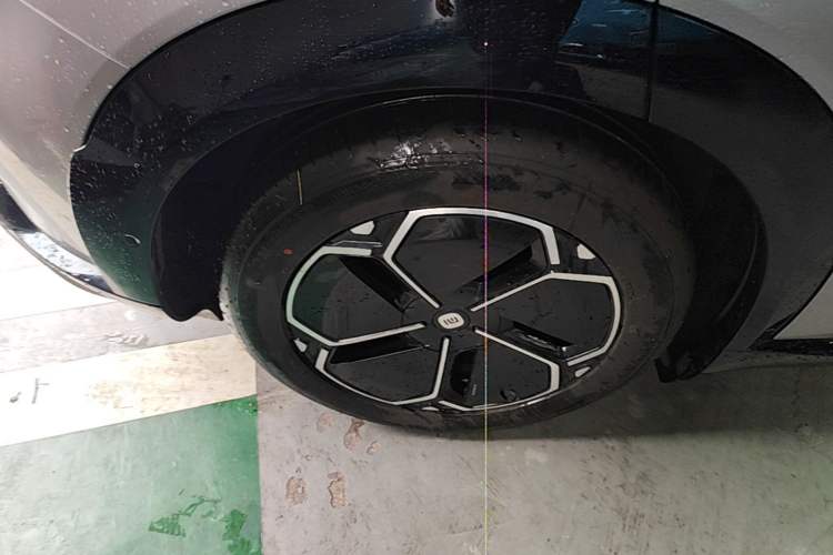 Used Xiaomi Auto YU7 2025 Ultra-Long Range All-Wheel Drive Pro Version Right Rear Wheel Hub