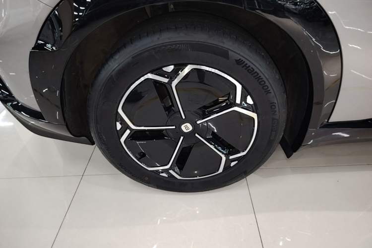 Used Xiaomi Auto YU7 2025 Ultra-Long Range Rear-Wheel Drive Version Right Rear Wheel Hub