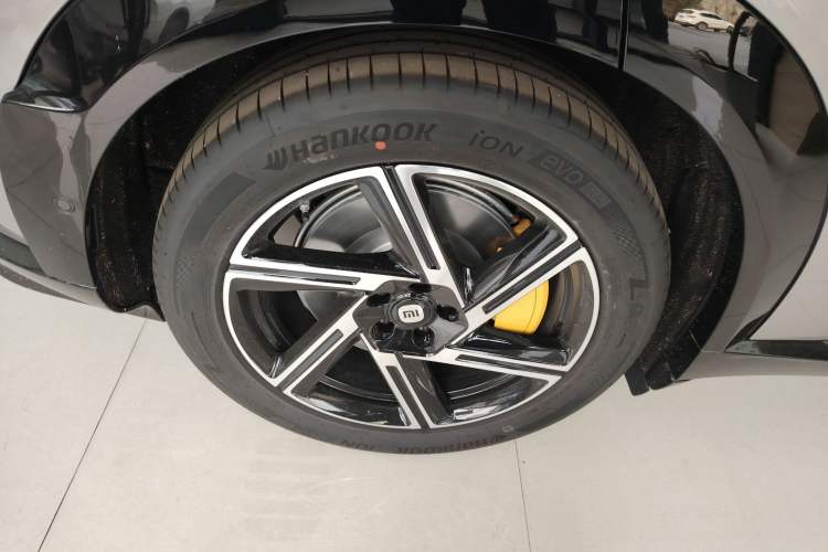 Used Xiaomi Auto YU7 2025 Ultra-Long Range All-Wheel Drive Pro Version Right Rear Wheel Hub