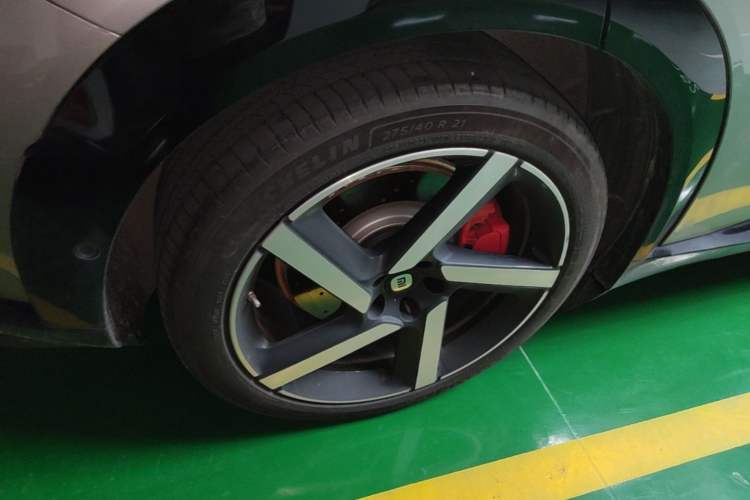 Used Xiaomi Auto YU7 2025 Ultra-Long Range High-Performance All-Wheel-Drive Max Edition Right Rear Wheel Hub