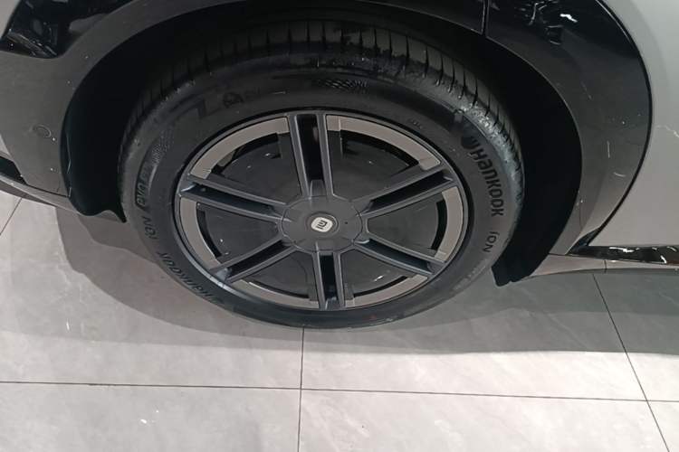 Used Xiaomi Auto YU7 2025 Ultra-Long Range All-Wheel Drive Pro Version Right Rear Wheel Hub