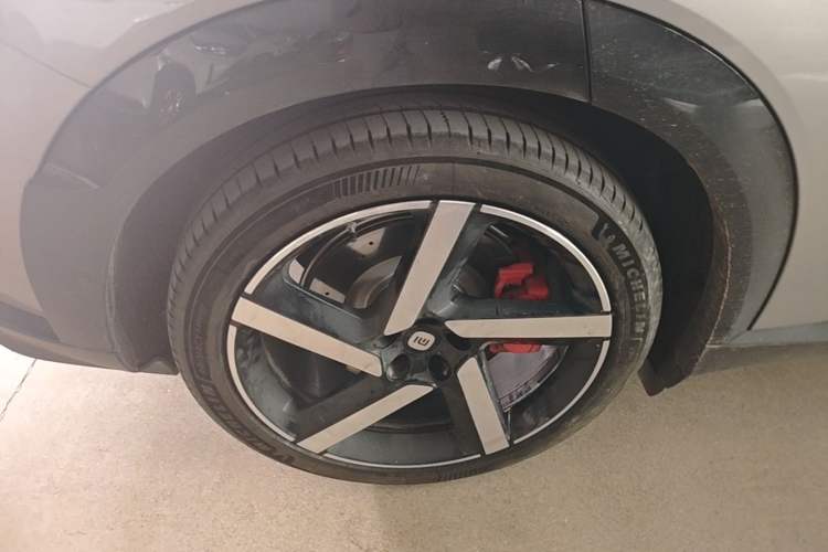Used Xiaomi Auto YU7 2025 Ultra-Long Range High-Performance All-Wheel-Drive Max Edition Right Rear Wheel Hub